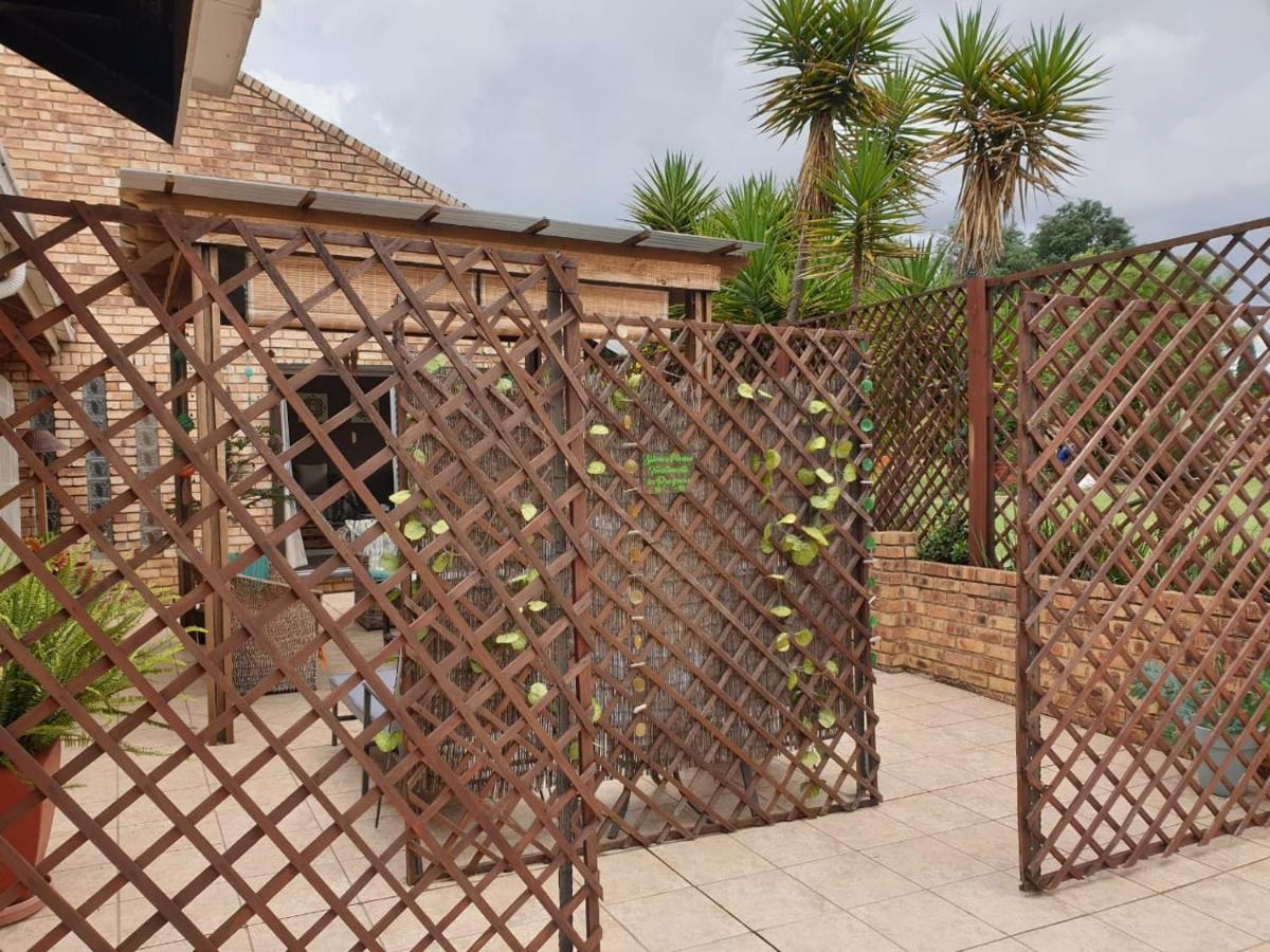 The Lazy Grape Guest Lodge & Spa Benoni Exterior photo